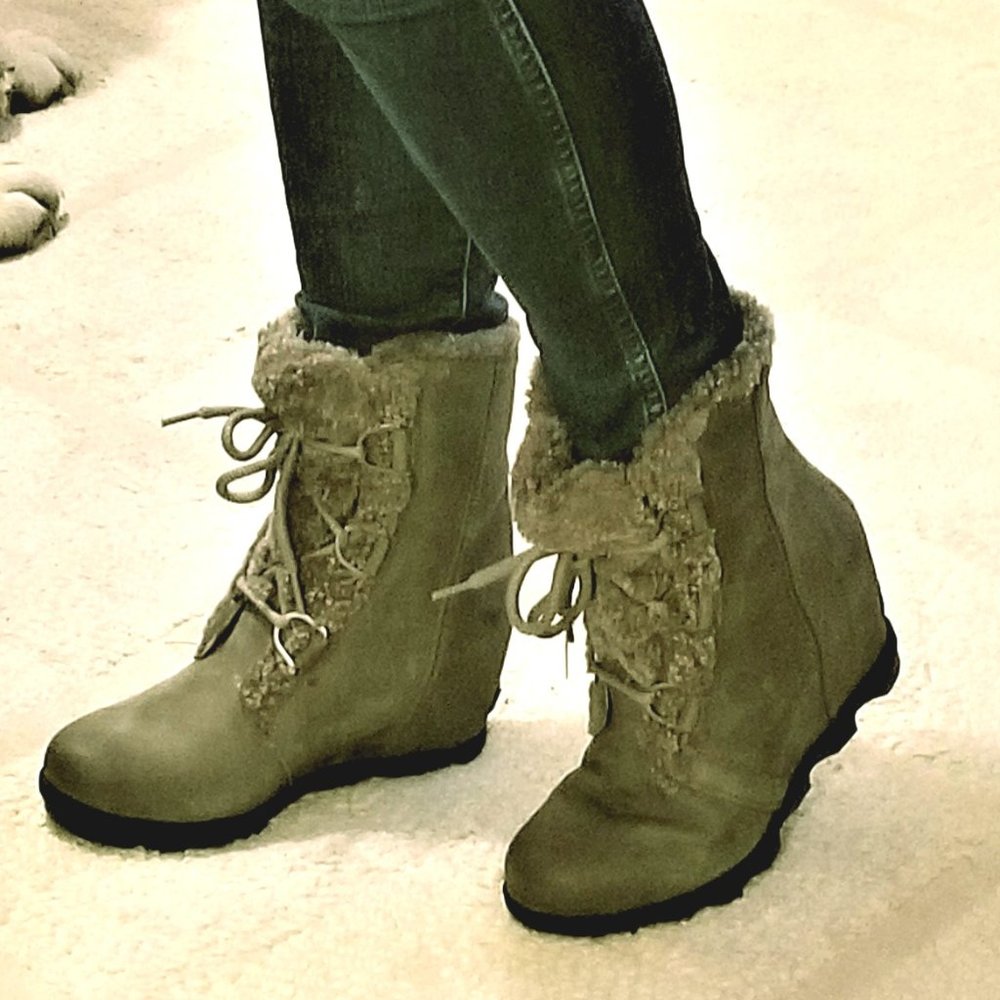 Sorel Joan of Arctic Shearling size 9
